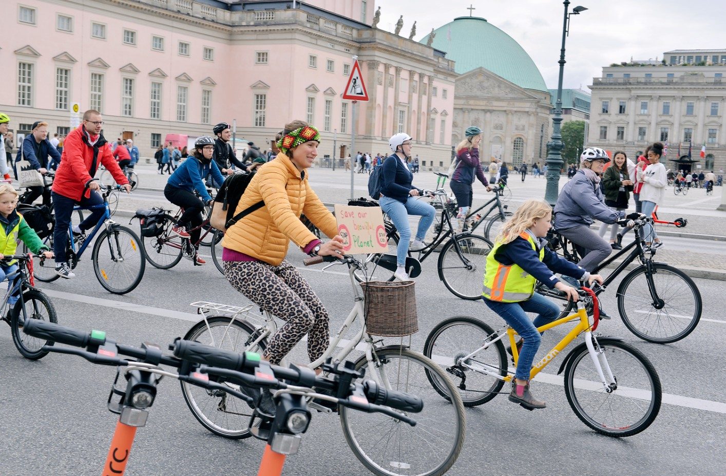 Tolerancia — ciclistas conviviendo en la ciudad